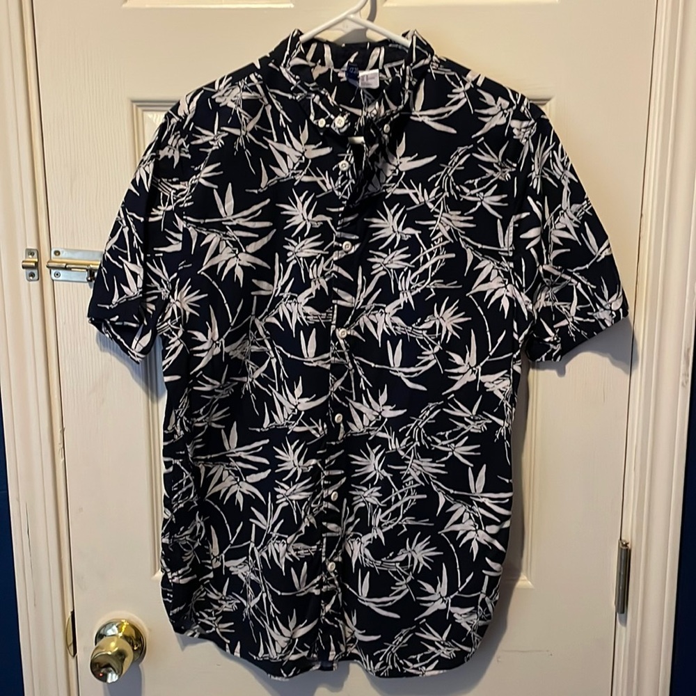 H&M DIVIDED Button-Down Shirt